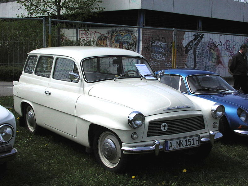 800px-MHV_Skoda_Octavia_Kombi.jpg