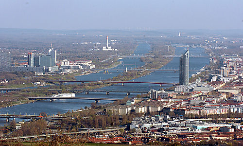 u_Kahlenberg_Aussichtsplattform_Blick_auf_Wien.jpg