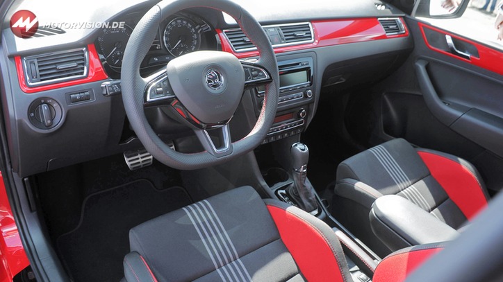 Skoda_Rapid_Sport_Cockpit.jpg